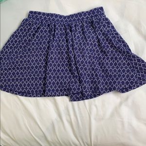 Old Navy size 10/12 skirt. Blue and white design.